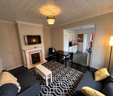 4 bedroom house - Photo 1