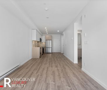 Condo in Surrey, BC - Photo 2