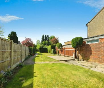 Semi-detached house to rent on - Photo 5