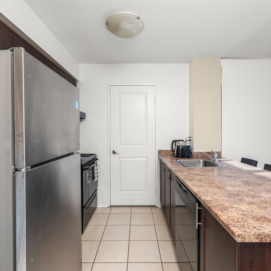 Master Room & Ensuite Bath - Lisgar Apartments - Photo 1