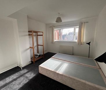 2 bedroom end of terrace house to rent - Photo 4