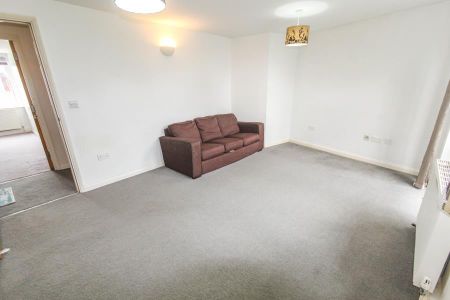 2 bedroom flat to rent - Photo 2