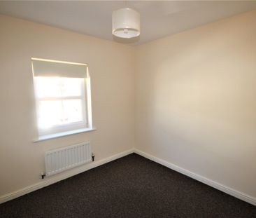3 bedroom detached to let - Photo 3