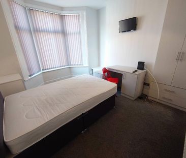 4 bedroom terraced house to rent - Photo 6