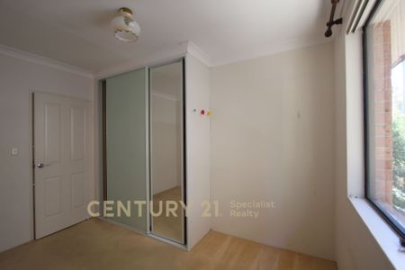 Spacious 2 Bedroom Townhouse - Photo 2
