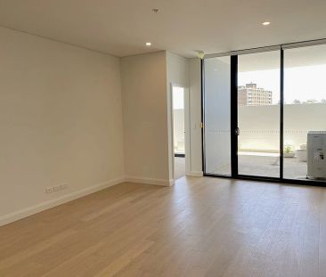 Near NEW Stunning 2 Bedrooms 2 Bathroom Plus Study Apartment Short ... - Photo 6