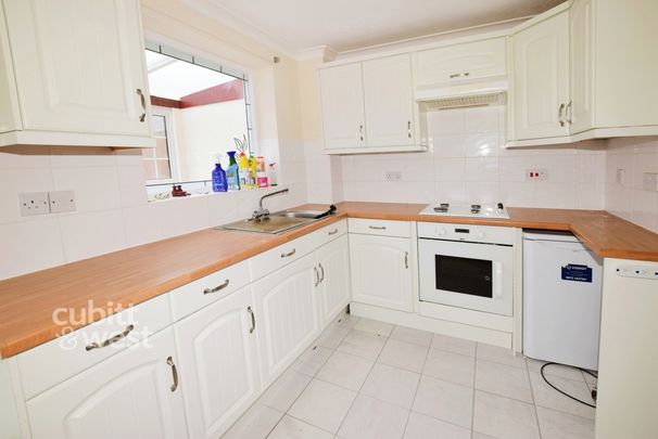 2 bedroom end of terrace house to rent - Photo 1