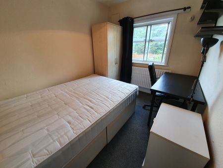 4 Bed Student Accommodation - Photo 2