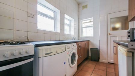3 bedroom terraced house to rent - Photo 2