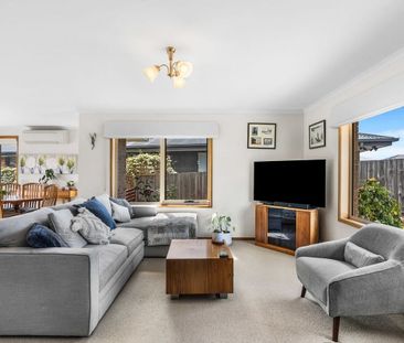 Quality Cambridge Home Offering Comfort and Convenience - Photo 1