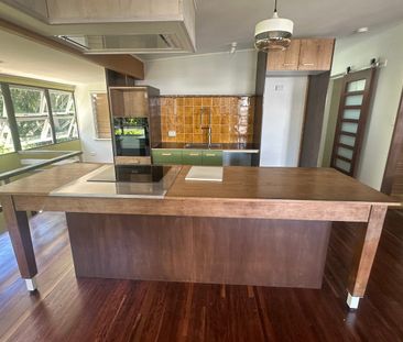 Renovated Coastal Home in Prime Eimeo Location - Photo 5