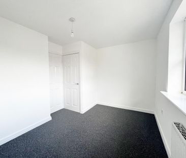 2 bedroom end of terrace house to rent - Photo 1