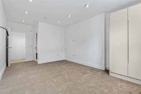 2 bedroom block of apartments to rent - Photo 4