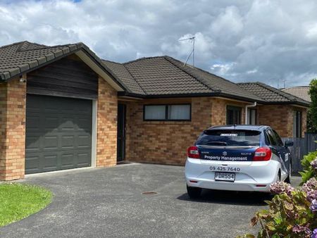 Sunny and spacious two bedroom home - Photo 2