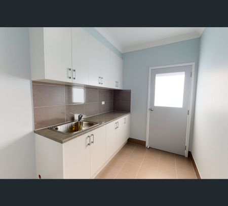 2/13b Wilton Drive, East Maitland, NSW 2323 - Photo 2