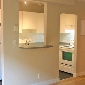 1 DEN 1 BATH UNIT NEAR SUNSET BEACH ! (VANCOUVER) - Photo 2