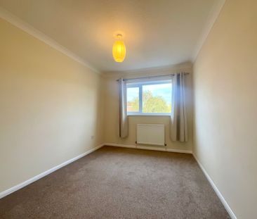 3 bedroom Semi-Detached House to let - Photo 6