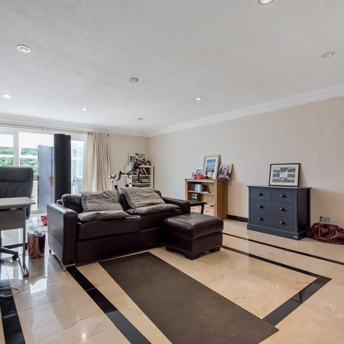 5 bedroom house to rent - Photo 1