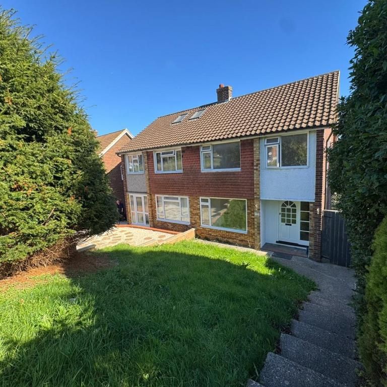 4 bedroom semi-detached house to rent - Photo 2