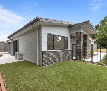 Modern, Low-Maintenance Townhouse in a Prime Page Pocket - Photo 3