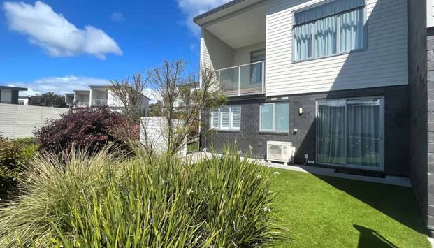 Sun, Style & Easy Living in Victoria Key! - Photo 1