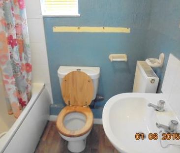 2 bedroom terraced house to rent - Photo 2