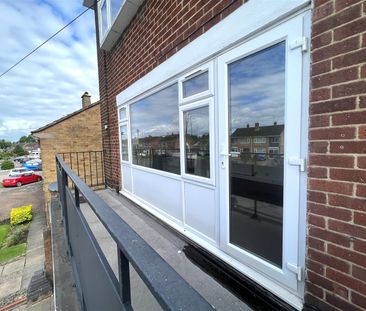 St. Nicolas Park Drive, Nuneaton - Photo 2