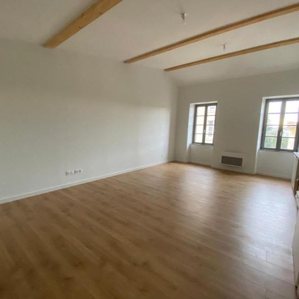 Location Appartement 4 pièces 83m² ROMANS SUR ISERE 26100 - Photo 1