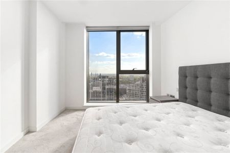 A modern and bright three double bedroom, two bathroom twentieth floor apartment located within a luxury new build development just opposite Edgware Road tube station. EPC rating: B - Photo 5