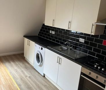 1 Bed Flat, Station Parade, IG11 - Photo 2
