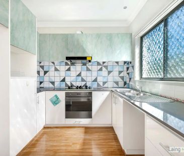“SPACIOUS 3 BEDROOM HOME, DOUBLE GARAGE” - Photo 2