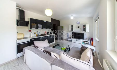Veľmi pekný 2i byt 52 m2, s balkónom vo skvelej lokalite, ROSNIČKA - Fotografia 2
