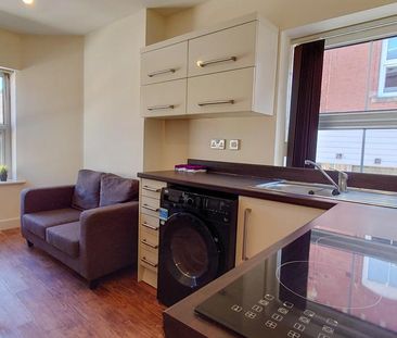 1 bedroom in a flat share to rent - Photo 3