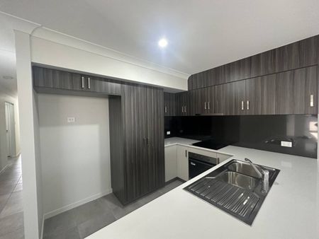 Charming 4 Bedroom Home In Blacks Beach - Photo 5