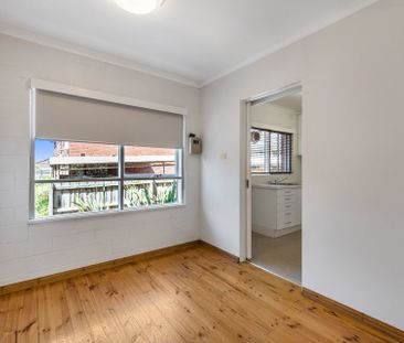 Great Location! 2 Bedroom Townhouse! - Photo 2