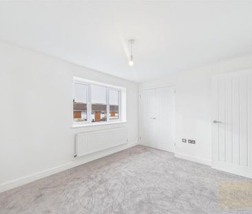 3 bedroom end of terrace house to rent - Photo 3