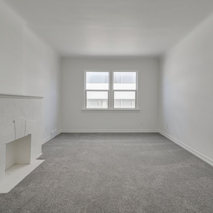 Edward Manor - Photo 1