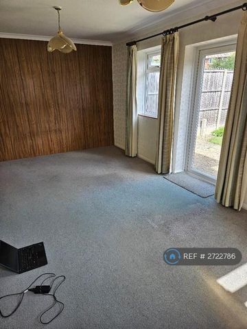 1 bedroom in a house share to rent - Photo 2