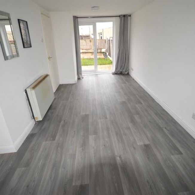 1 Bedroom Apartment To Let - Photo 1