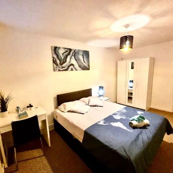 1 bedroom in a flat share to rent - Photo 1