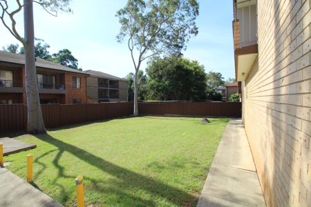 SPACIOUS 2 BEDROOM APARTMENT WITH TANDEM GARAGE - Photo 4