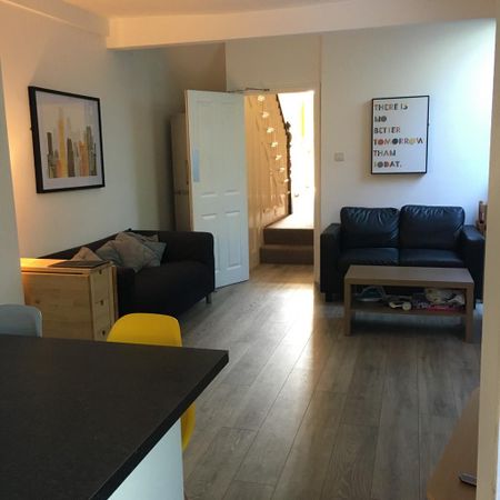 6 bedroom terraced house to rent - Photo 2