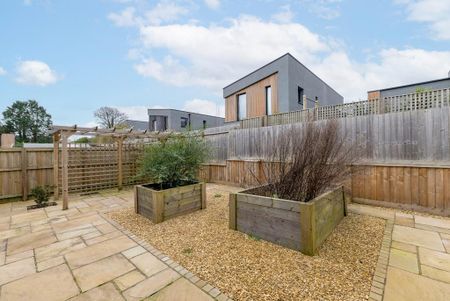 4 bedroom detached house to rent - Photo 4