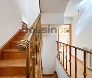 Townhouse for rent in Madrid (Ciudad Lineal) - Photo 1