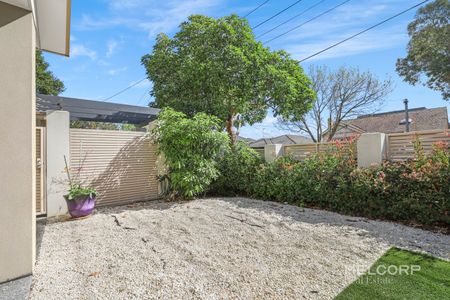 SIMPLY THE BEST IN BENTLEIGH - FURNISHED - Photo 4