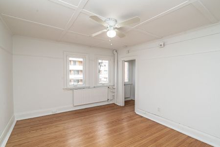 100 Vaughan Road - Photo 2