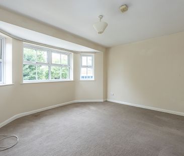 Available unfurnished now - Photo 5