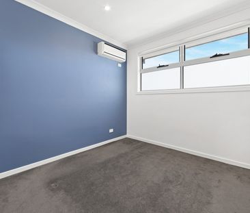3/58 Snell Grove, Oak Park VIC 3046 - Photo 2