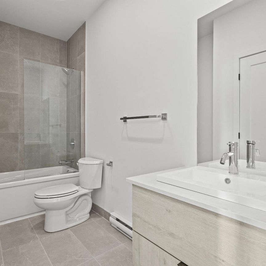 2161 Melrose - Photo 1