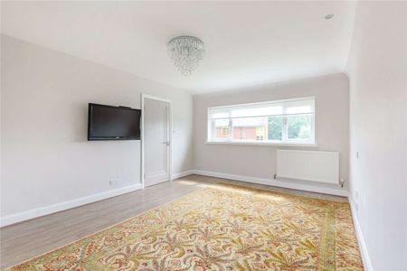 A well presented family home in a superb Sevenoaks location. - Photo 2